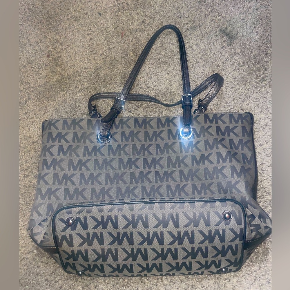 Michael Kors Jet Set Signature Logo Tote Handbag